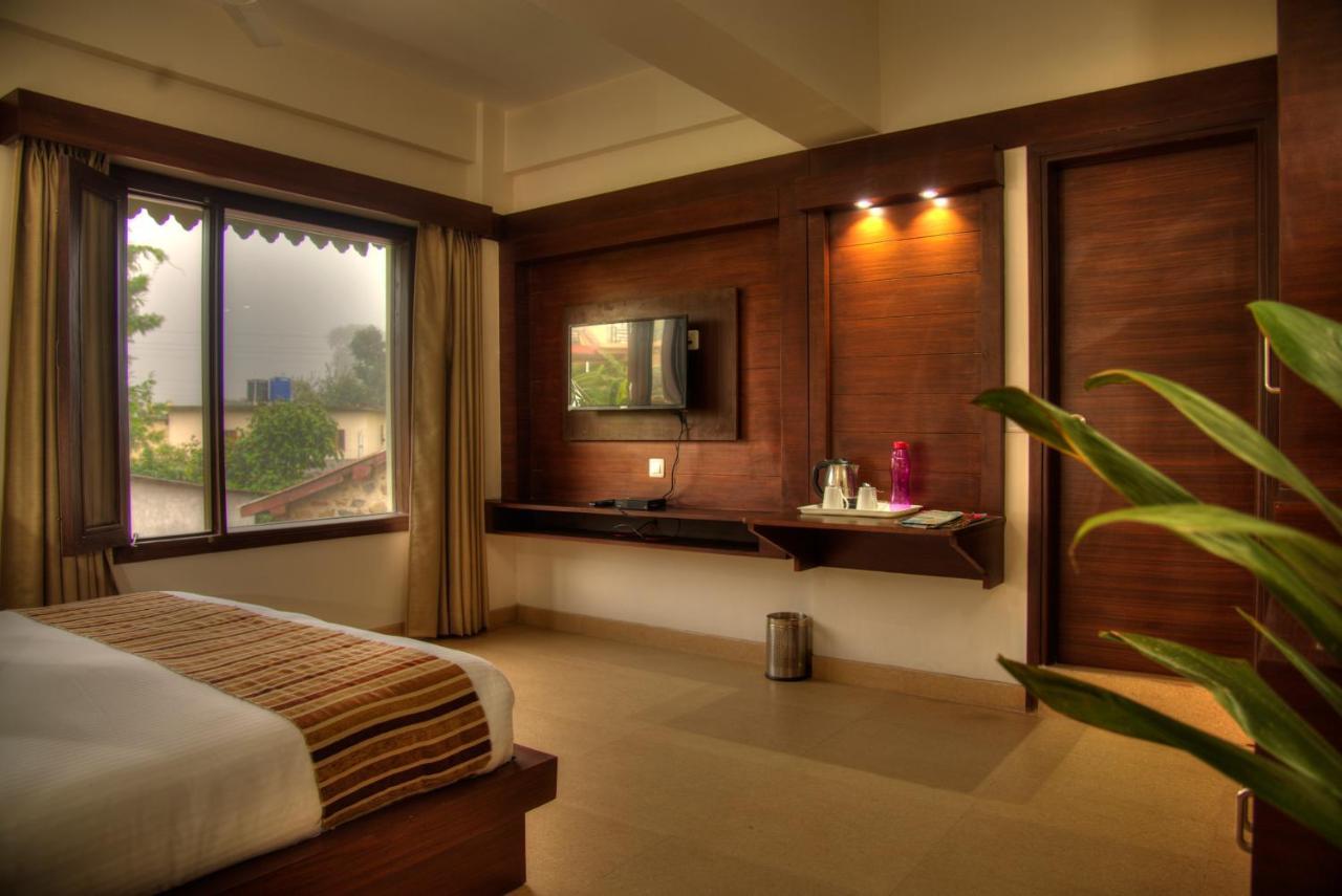 The Palm Resort-Luxuria ナイニタール エクステリア 写真